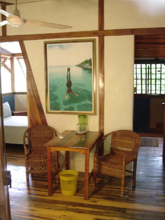 Hotel Whistling Bird Negril Exterior foto