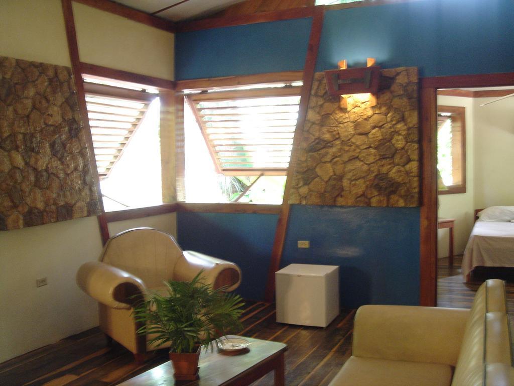 Hotel Whistling Bird Negril Exterior foto