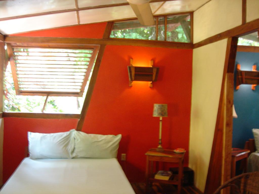 Hotel Whistling Bird Negril Exterior foto