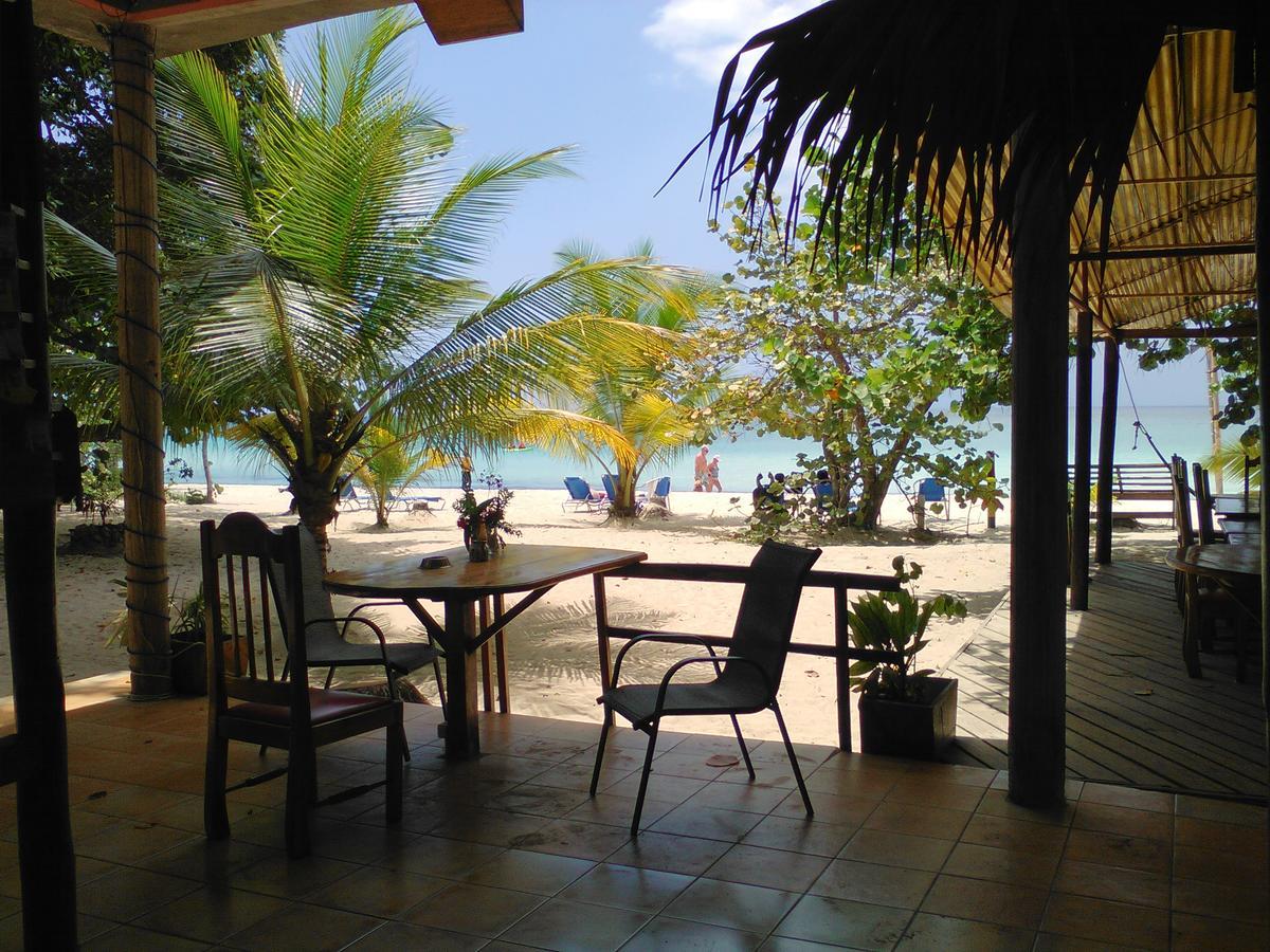 Hotel Whistling Bird Negril Exterior foto